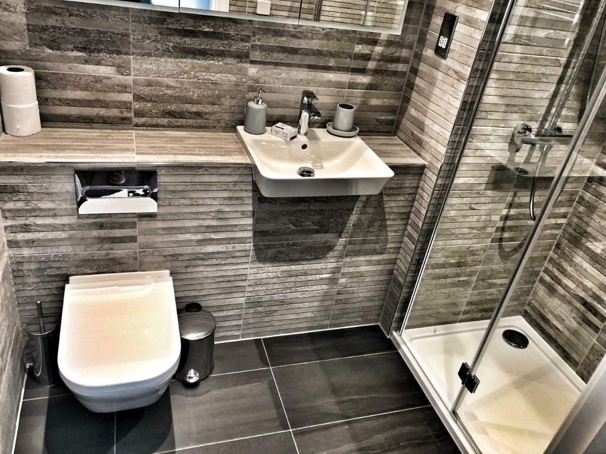 Luxury 2 Bed 2 Bath Apartment 18 Mins From Central London - Sleeps 6 Watford  Luaran gambar